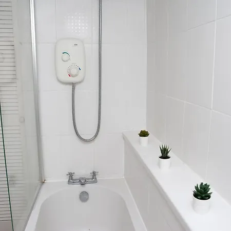 1 Bedroom In Clifton