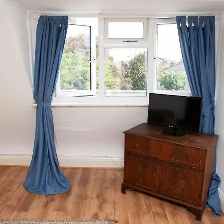 1 Bedroom In Clifton Apartman *