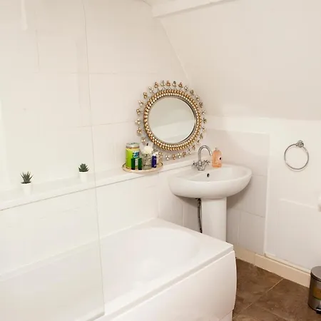 1 Bedroom In Clifton Apartman